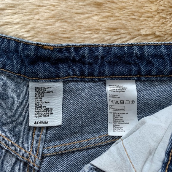 H&M High-Wasted Denim Shorts - Picture 4 of 5